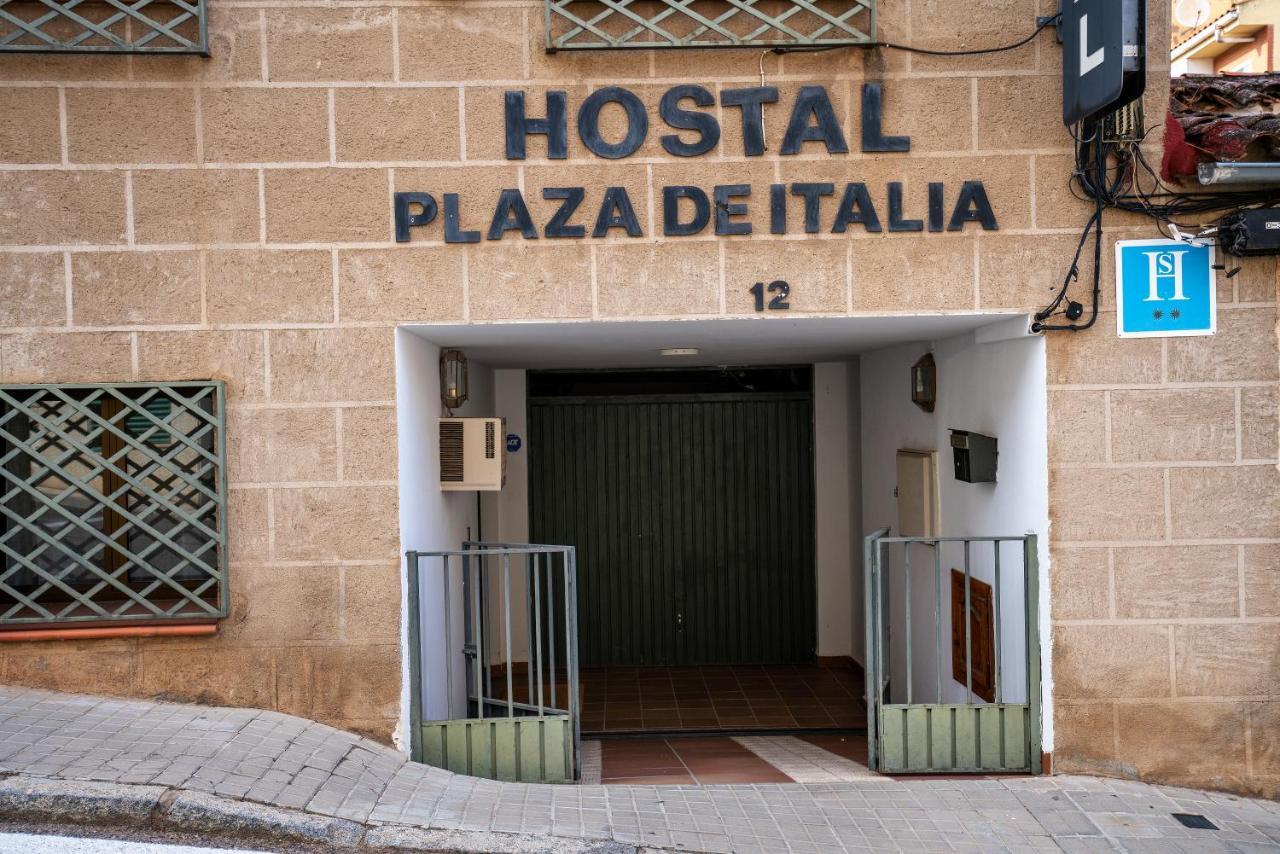 Hostal Plaza De Italia Caces Exterior foto