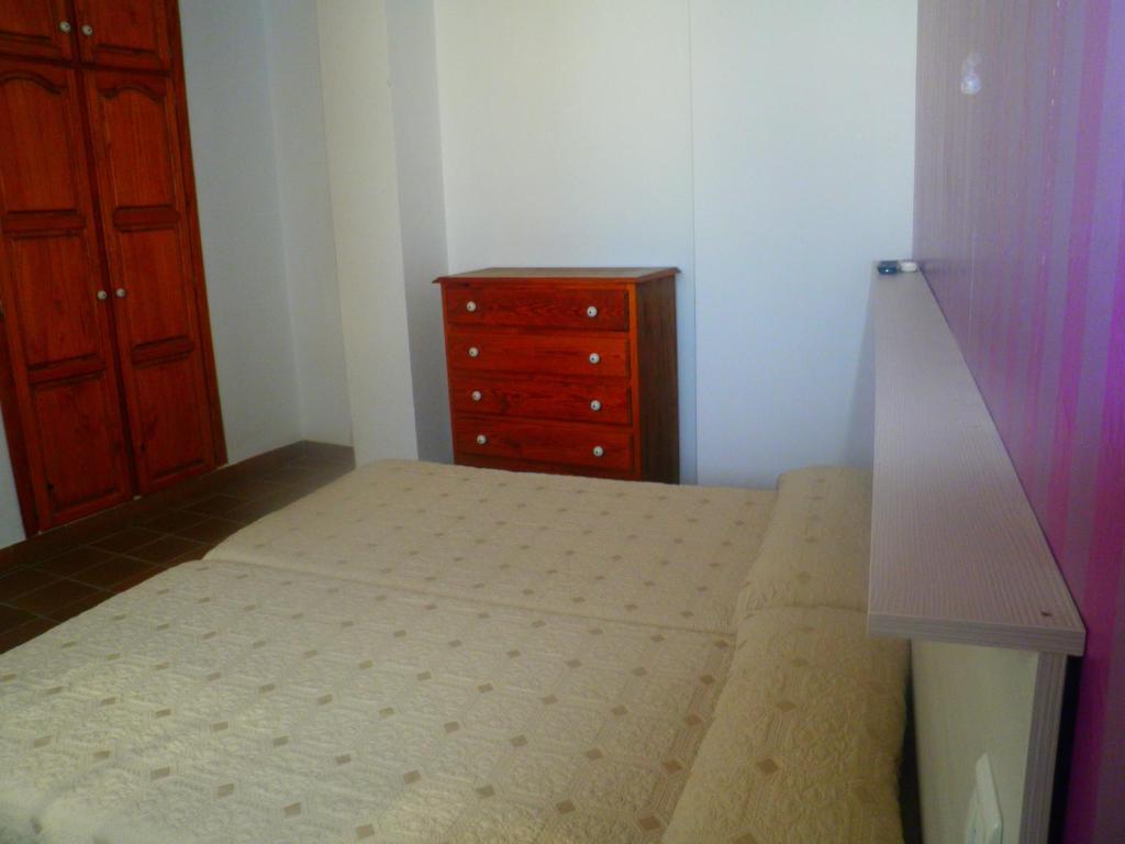 Hostal Plaza De Italia Caces Zimmer foto
